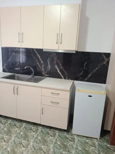 Tirane, jepet me qera apartament 2+1 Kati 1, 60 m² 300 € (Qendra Shëndetësore Qytet Studenti)