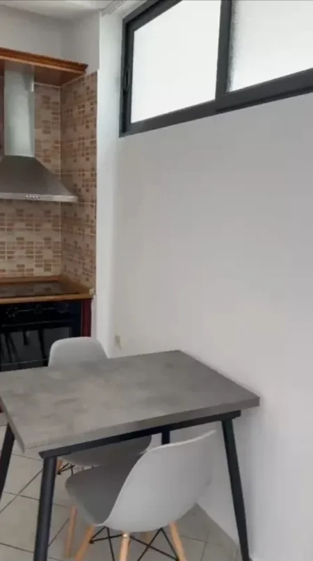 🏠 JEPET ME QERA APARTAMENT 2+1 NË SHKOZË 🏠,  350 MIJE LEKEE