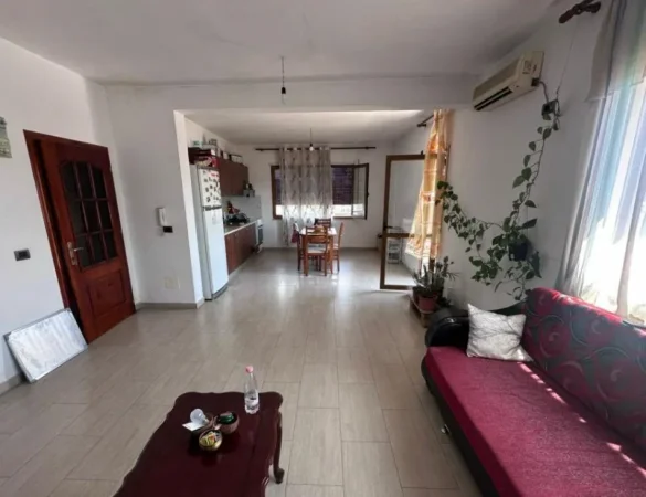 Tirane, jepet me qera apartament 1+1+Ballkon Kati 7, 70 m² 450 € (rruga ASIM VOKSHI)