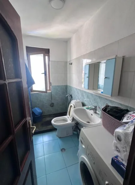 Tirane, jepet me qera apartament 1+1+Ballkon Kati 7, 70 m² 450 € (rruga ASIM VOKSHI)