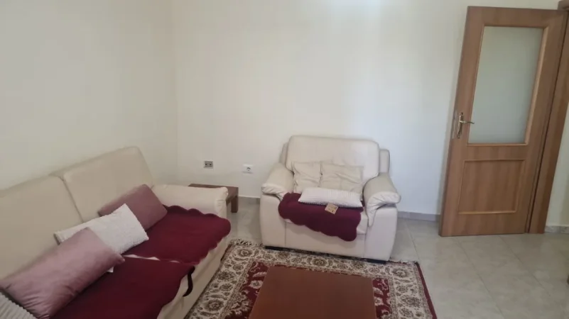 Tirane, jepet me qera apartament 1+1 Kati 3, 64 m² 500 € (21 Dhjetori/Mozaiku)