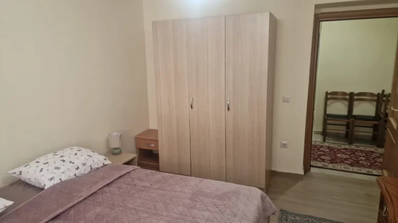 Tirane, jepet me qera apartament 1+1 Kati 3, 64 m² 500 € (21 Dhjetori/Mozaiku)