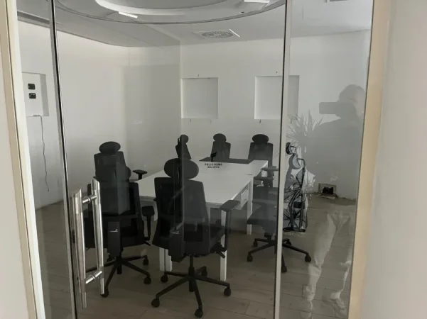 Tirane, jepet me qera zyre Kati 2, 300 m² 7.000 € (STADIUMI ARENA)