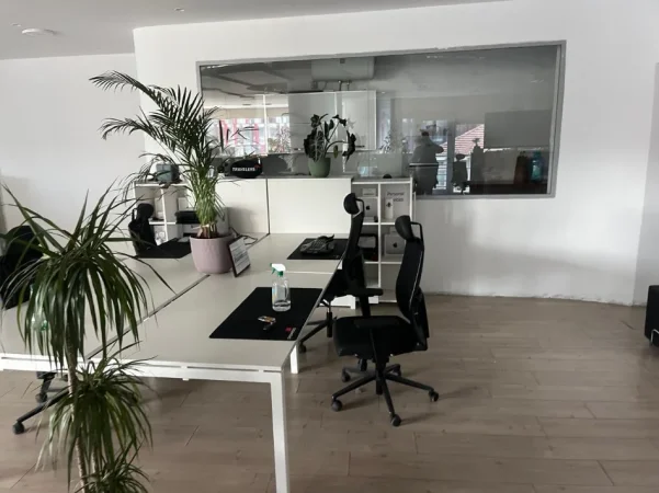 Tirane, jepet me qera zyre Kati 2, 300 m² 7.000 € (STADIUMI ARENA)