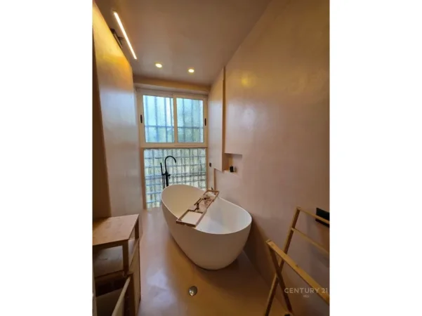Tirane, jepet me qera apartament 2+1+Ballkon Kati 4, 110 m² 1.200 € (parlamneti ura e tabakeve)