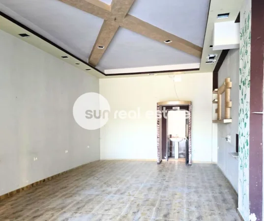 Shkoder, jepet me qera ambjent biznesi Kati 1, 50 m² (PERBALLE PROKURORISE)
