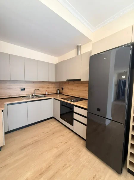 Tirane, jepet me qera apartament 2+1+Ballkon , 90 m² 900 € (Kompleksi Delijorgji)