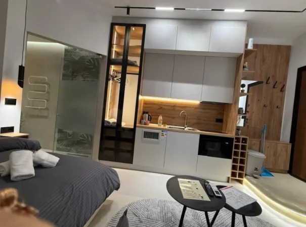 Tirane, jepet me qera garsonier Kati 1, 30 m² 450 € (Optika Roma tek Pazari i Ri)