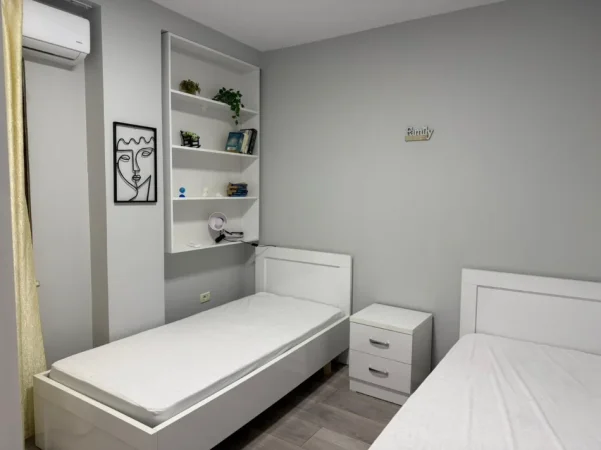 Tirane, shitet apartament 2+1+Ballkon Kati 5, 90 m² 268.000 € (Fillimi i Rrugës Frosina Plaku)