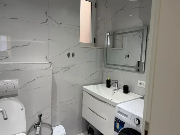 Tirane, shitet apartament 2+1+Ballkon Kati 5, 90 m² 268.000 € (Fillimi i Rrugës Frosina Plaku)