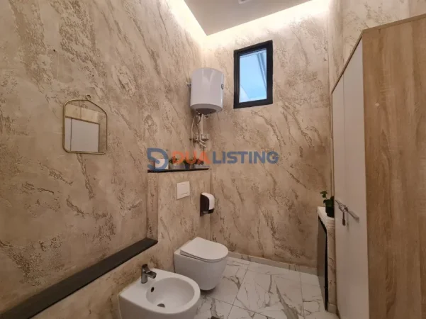 Tirane, jepet me qera dyqan Kati 0, 86 m² 1.300 € (Komuna e Parisit)