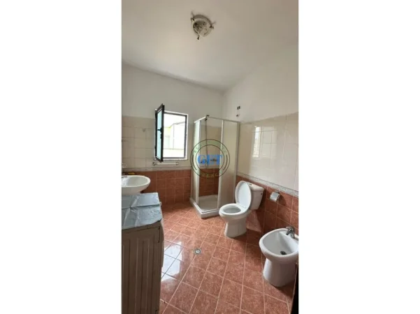 Durres, jepet me qera apartament 1+1 Kati 9, 65 m² 350 € (Lagja 5)