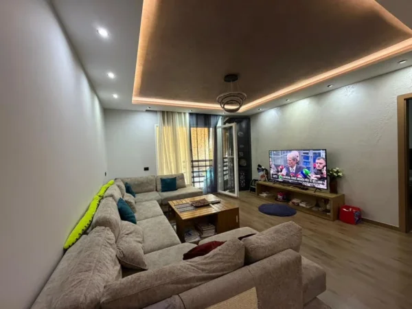 Tirane, shitet apartament 2+1 Kati 3, 100 m² 320000 € (Komuna e Parisit)