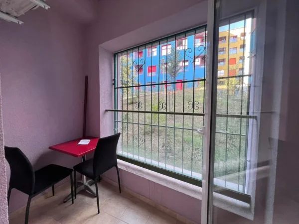 Tirane, jepet me qera apartament 1+1 Kati 1, 33 m² 400 € (Ali Demi)