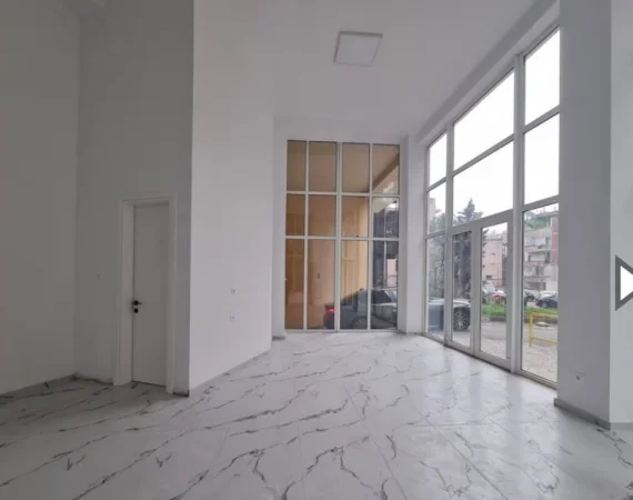 Tirane, jepet me qera ambjent biznesi Kati 1, 50 m² 750 € (Bulervardi Zhan D’Ark)