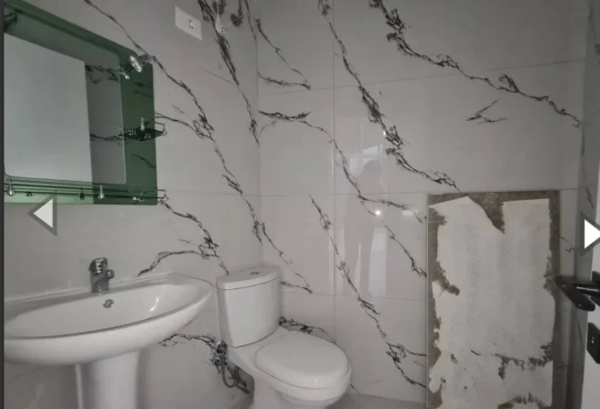 Tirane, jepet me qera ambjent biznesi Kati 1, 50 m² 750 € (Bulervardi Zhan D’Ark)