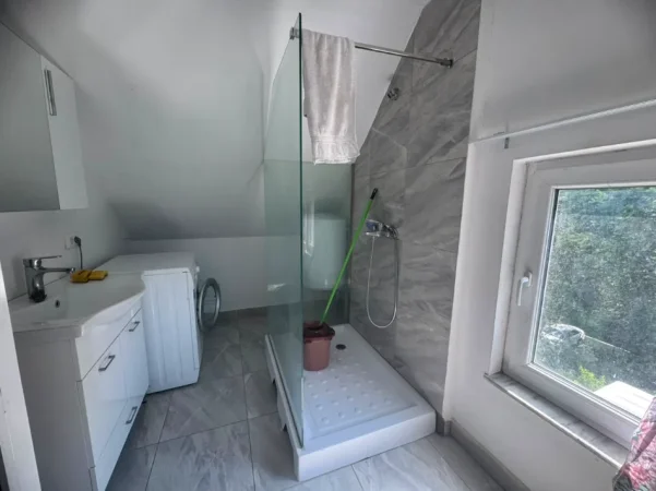 Tirane, jepet me qera apartament 1+1+Ballkon Kati 3, 75 m² 350 € (Don Bosko, pranë Piceri Herdit)