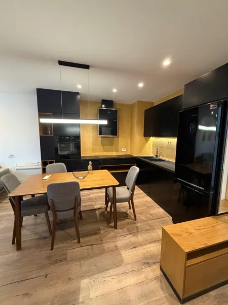 Tirane, jepet me qera apartament 2+1 Kati 11, 90 m² 800 € (21 Dhjetori, Kompleksi Kontakt/Magnet)
