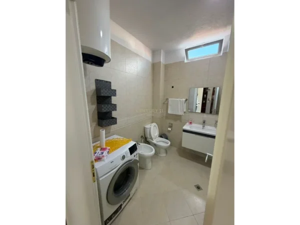 Tirane, jepet me qera apartament 2+1+Ballkon Kati 4, 88 m² 650 € (rruga e barrikadave)