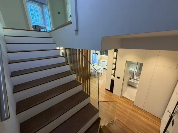 Tirane, jepet me qera apartament 3+1 Kati 3, (5 MAJI)