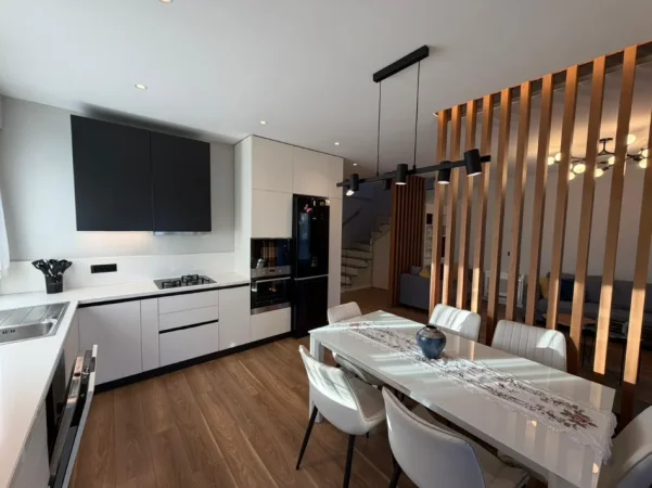Tirane, jepet me qera apartament 3+1 Kati 3, (5 MAJI)