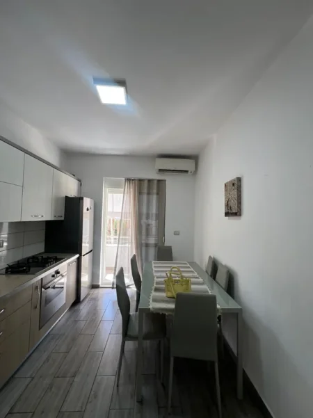Durres, jepet me qera apartament 1+1+Aneks Kati 3, 75 m² 700 € 
