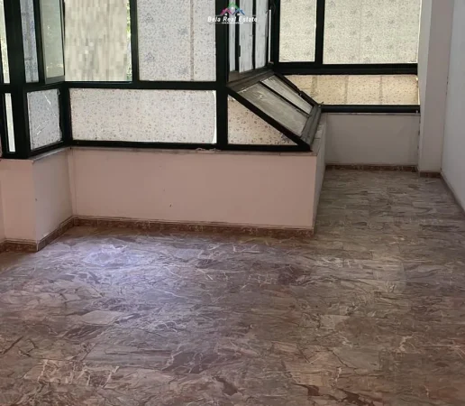 Tirane, jepet me qera zyre Kati 2, 50 m² 730 € (Ish ekspozita)