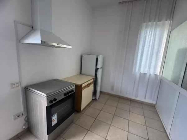 Tirane, jepet me qera apartament 1+1+Ballkon Kati 2, 60 m² 350 € (Don Bosko, Rruga Albanopoli)