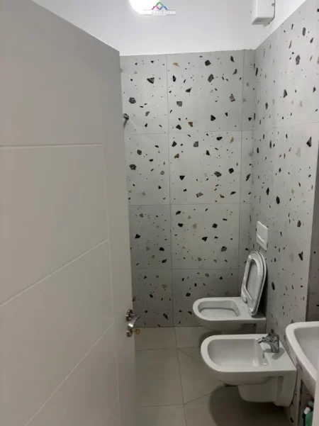 Tirane, jepet me qera apartament 1+1 Kati 7, 78 m² 580 € (Tek 5 Maji)