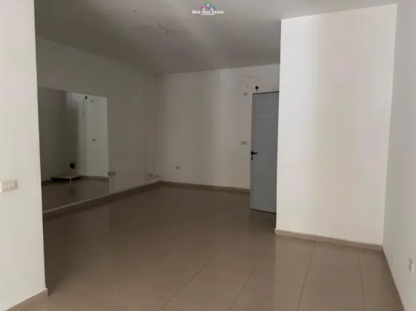 Tirane, jepet me qera dyqan Kati 0, 41 m² 51 € (komuna e parisit)