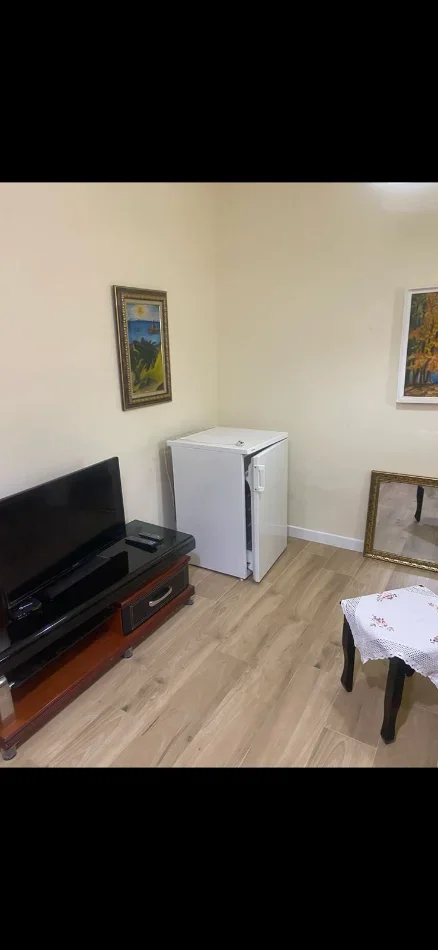 Jepet me Qira Apartamenti 1+1 ne Myslym Shyr, 500 mije leke