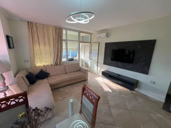 Tirane, jepet me qera apartament 1+1+Ballkon Kati 4, 70 m² 530 € (prane Intesa San Paolo Bank)