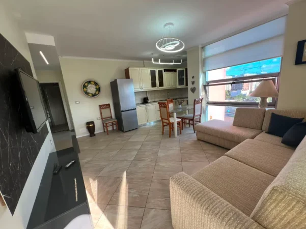 Tirane, jepet me qera apartament 1+1+Ballkon Kati 4, 70 m² 530 € (prane Intesa San Paolo Bank)