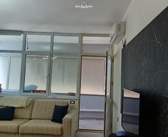 Tirane, jepet me qera apartament 1+1+Ballkon Kati 4, 70 m² 530 € (prane Intesa San Paolo Bank)