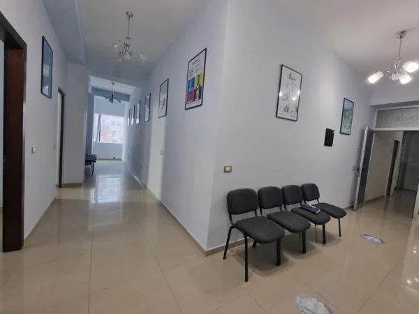 Shitet ambient biznesi në Lezhë 105 m²
