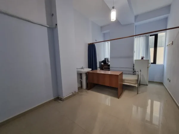 Shitet ambient biznesi në Lezhë 105 m²