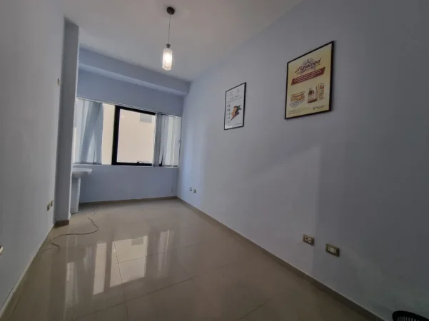 Shitet ambient biznesi në Lezhë 105 m²
