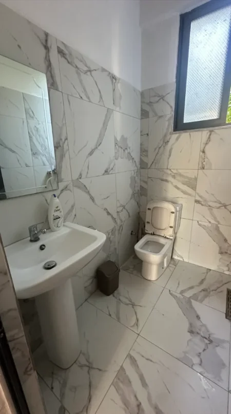 Tirane, jepet me qera shtepi 1+1 Kati 1, 60 m² 35.000 Lek