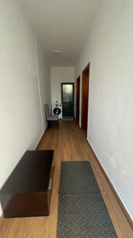 Tirane, jepet me qera shtepi 1+1 Kati 1, 60 m² 35.000 Lek