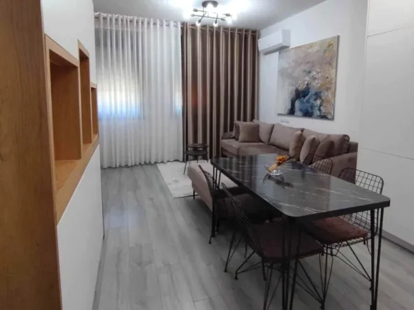 Tirane, jepet me qera apartament 1+1 Kati 2, 60 m² 469 € (Rruga Konferenca e Pezes)