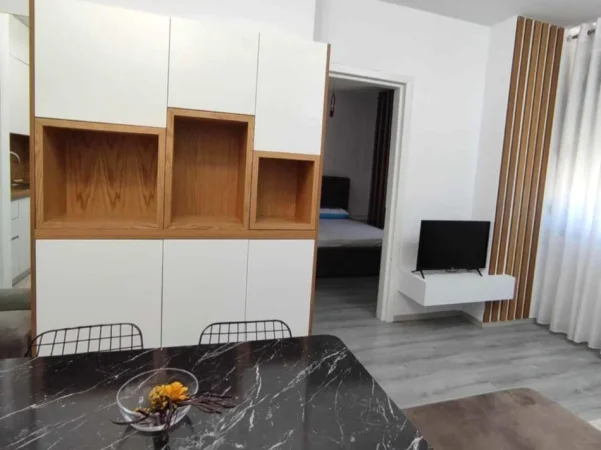 Tirane, jepet me qera apartament 1+1 Kati 2, 60 m² 469 € (Rruga Konferenca e Pezes)