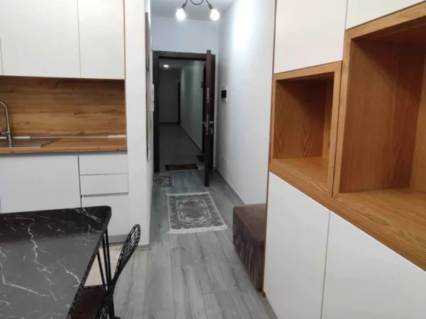 Tirane, jepet me qera apartament 1+1 Kati 2, 60 m² 469 € (Rruga Konferenca e Pezes)