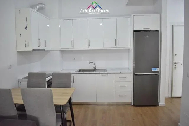Tirane, jepet me qera apartament 1+1+Ballkon Kati 5, 60 m² 475 € (ali demi)