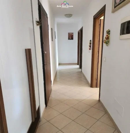 Tirane, jepet me qera apartament 2+1+Ballkon Kati 3, 100 m² 580 € (prane spak)