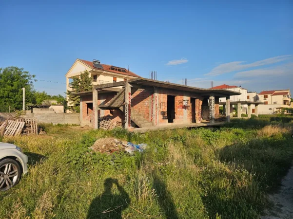Durres, shitet shtepi Vile 1 Katshe Kati 1, 500 m² 125.000 € 