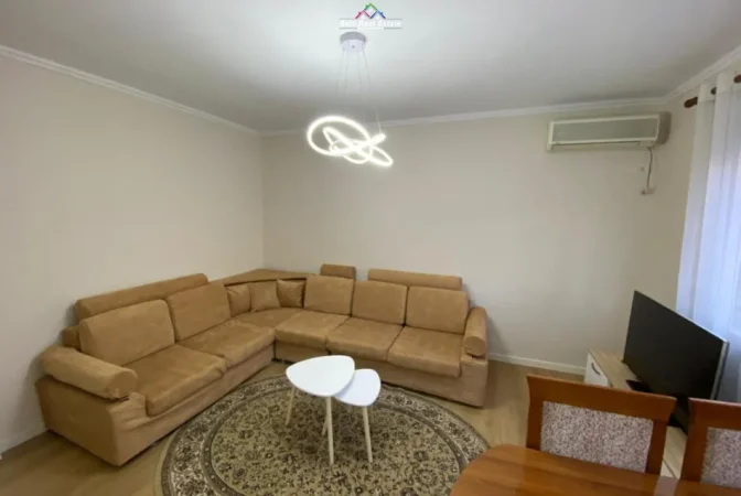 Tirane, jepet me qera apartament 2+1+Ballkon Kati 4, 68 m² 680 € (prane mullirit)