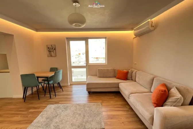 Tirane, jepet me qera apartament 1+1+Ballkon Kati 5, 5 m² 630 € (prane grand Taxi)