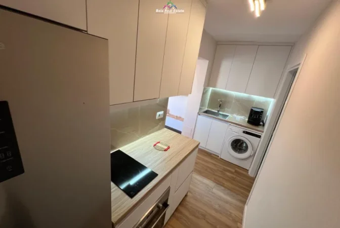 Tirane, jepet me qera apartament 1+1+Ballkon Kati 5, 5 m² 630 € (prane grand Taxi)