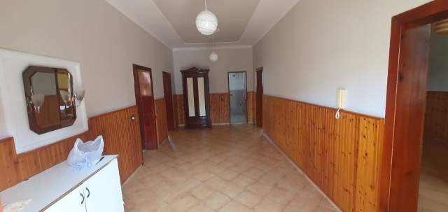 Tirane, jepet me qera apartament 3+1 Kati 1, 130 m² 500 Euro (Ambasada Turke)