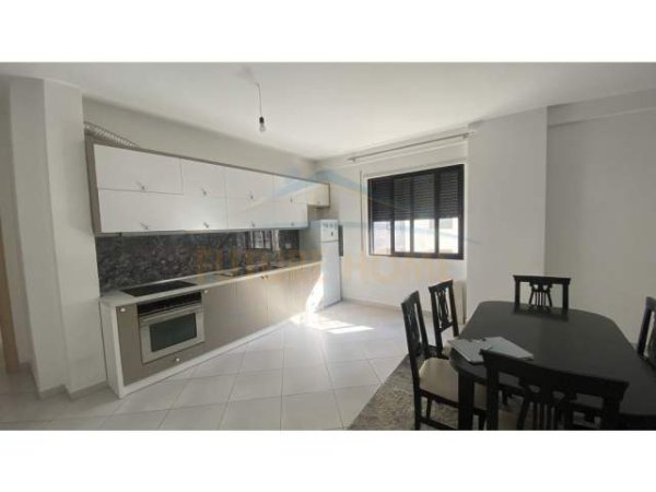 Tirane, jepet me qera apartament 3+1 Kati 2, 130 m² 430 Euro (Unaza e Re)